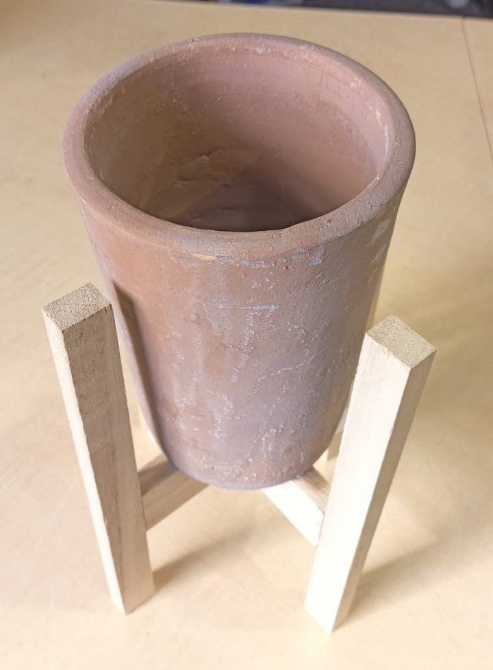 Local Kiwi Deals Farming and Forestry HANDMADE CLAY FLOWER POTS WITH WOOD STANDS (4 PACK)